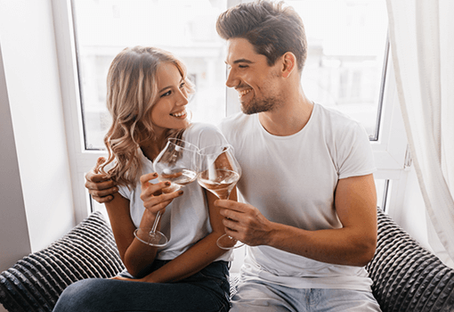 Hochzeitstag zu Hause feiern während Corona Hochzeitstag zu Hause feiern während Corona