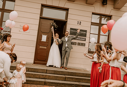 Alisa & Philipp zogen ihre Hochzeit während Corona durch Alisa & Philipp zogen ihre Hochzeit während Corona durch
