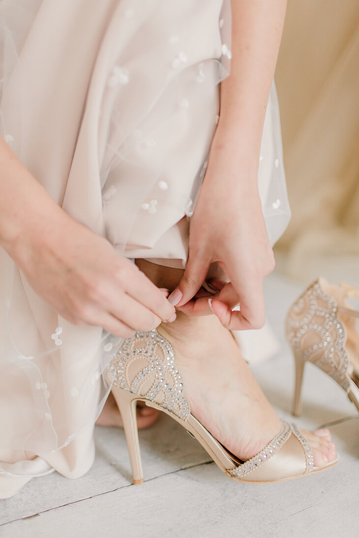 Brautschuhe beim Kleidkauf